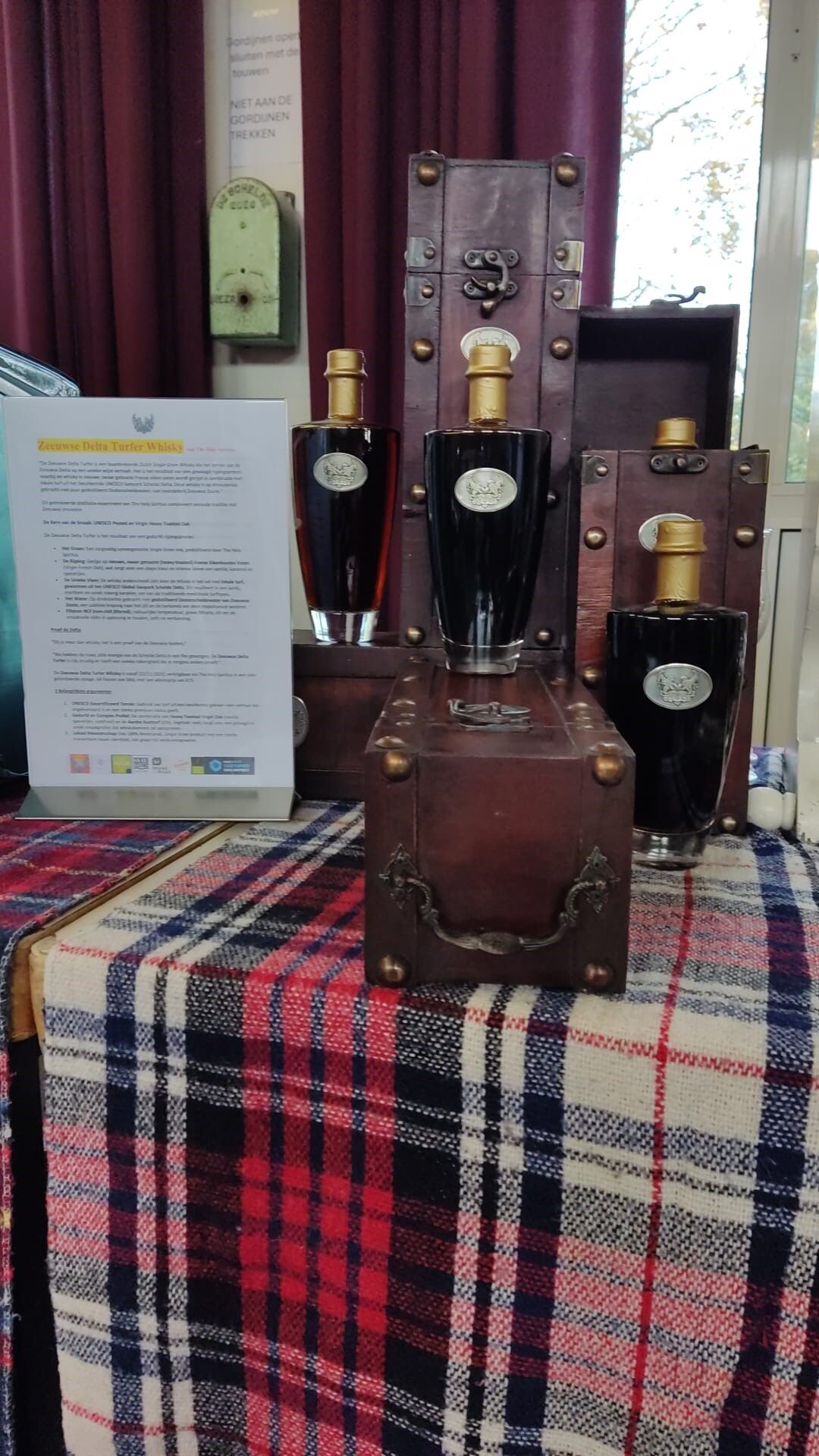 Zeeuwse Delta Turfer Whisky 0.5L 1fles + houten luxekistje